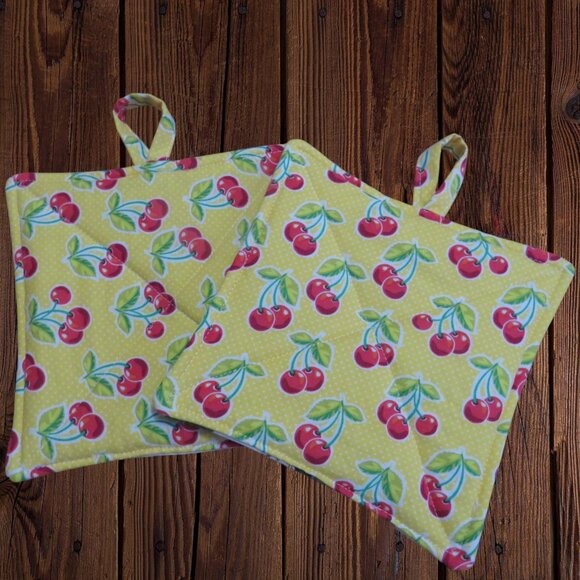 Handmade Potholder, Set of 2, Reversible Cherries and Lemons Quilted Hot Pads - Picture 4 of 4